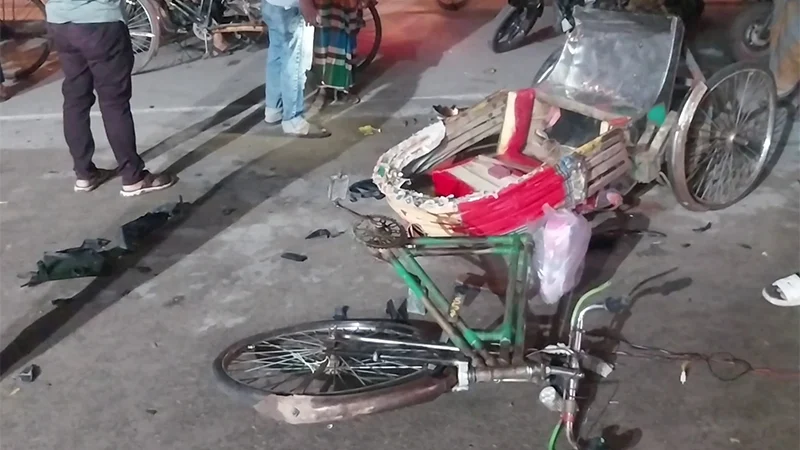 চাঁদপুরে রিকশা-মোটরসাইকেলের মুখোমুখি সংঘর্ষ, নিহত ২